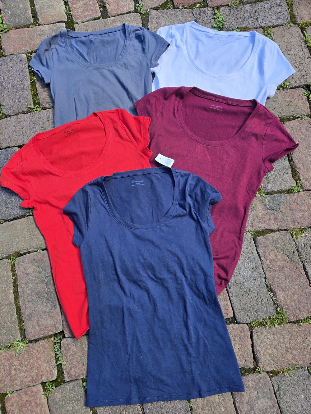 5 Classic Scoop Neck Women's Tee - Red Navy Gray Blue Burgundy No Boundaries Xs